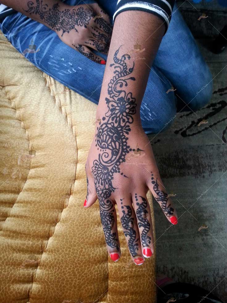 prestation henné du paradis mariage paris naturel henna henne domicile hlel tatouage fiancailles fassi mehendi day pas cher noir blanc rouge ile de france pose 78 yvelines mureaux poissy meulan argenteuil invitee main mariée