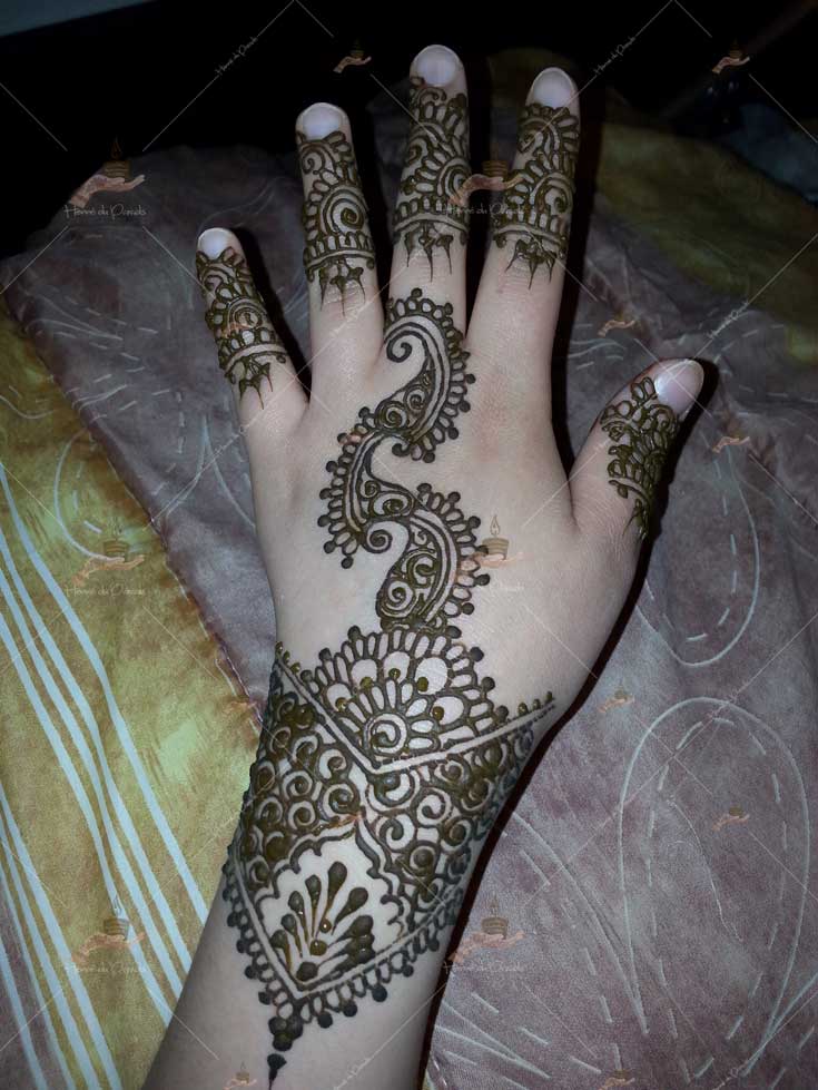 prestation henné du paradis mariage paris naturel henna henne domicile hlel tatouage fiancailles fassi mehendi day pas cher noir blanc rouge ile de france pose 78 yvelines mureaux poissy meulan argenteuil invitee main mariée