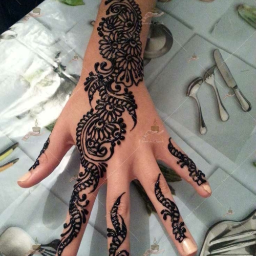 prestation henné du paradis mariage paris naturel henna henne domicile hlel tatouage fiancailles fassi mehendi day pas cher noir blanc rouge ile de france pose 78 yvelines mureaux poissy meulan argenteuil invitee main mariée