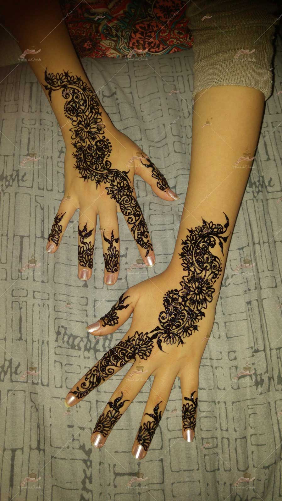 prestation henné du paradis mariage paris naturel henna henne domicile hlel tatouage fiancailles fassi mehendi day pas cher noir blanc rouge ile de france pose 78 yvelines mureaux poissy meulan argenteuil invitee main mariée