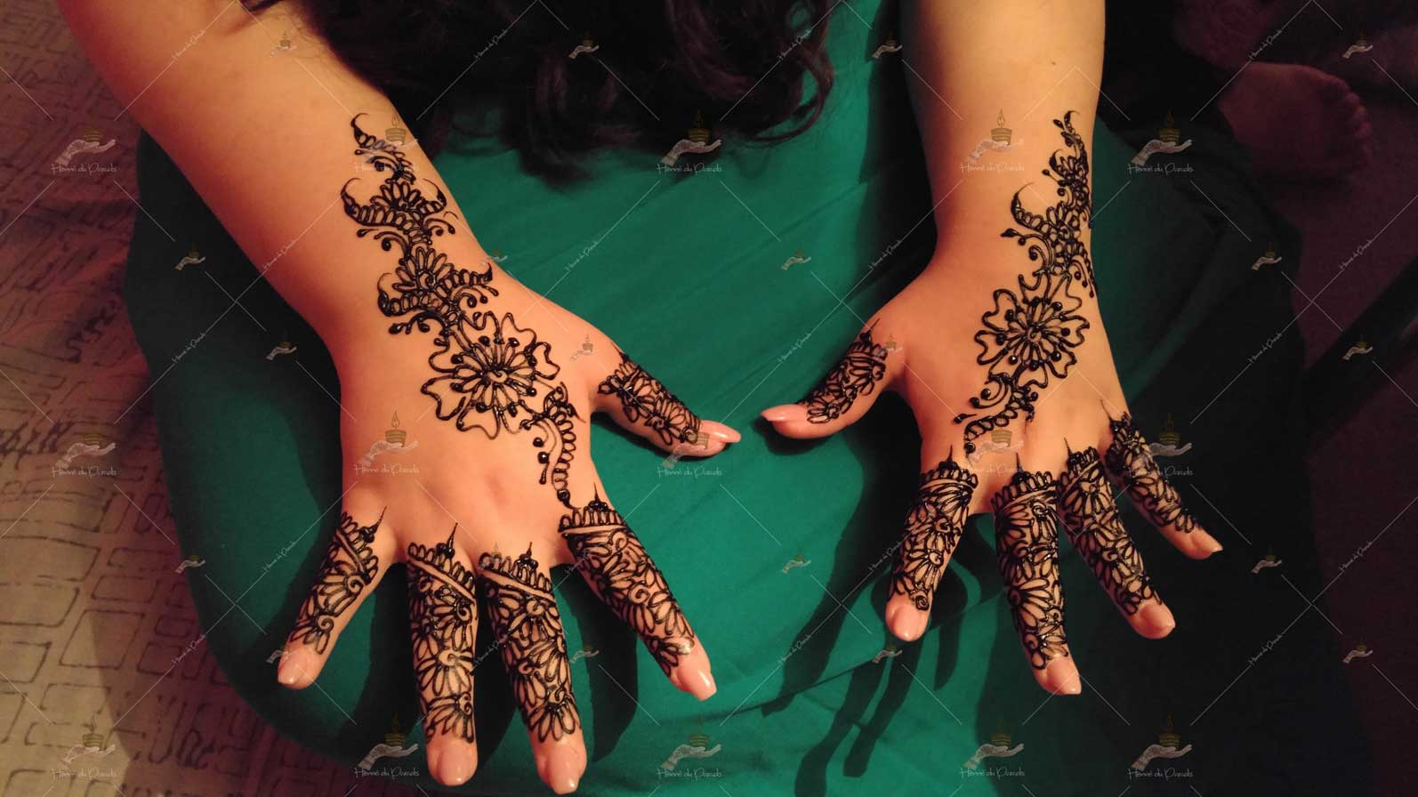 prestation henné du paradis mariage paris naturel henna henne domicile hlel tatouage fiancailles fassi mehendi day pas cher noir blanc rouge ile de france pose 78 yvelines mureaux poissy meulan argenteuil invitee main mariée