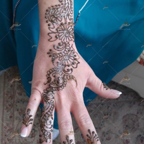 prestation henné du paradis mariage paris naturel henna henne domicile hlel tatouage fiancailles fassi mehendi day pas cher noir blanc rouge ile de france pose 78 yvelines mureaux poissy meulan argenteuil invitee main mariée