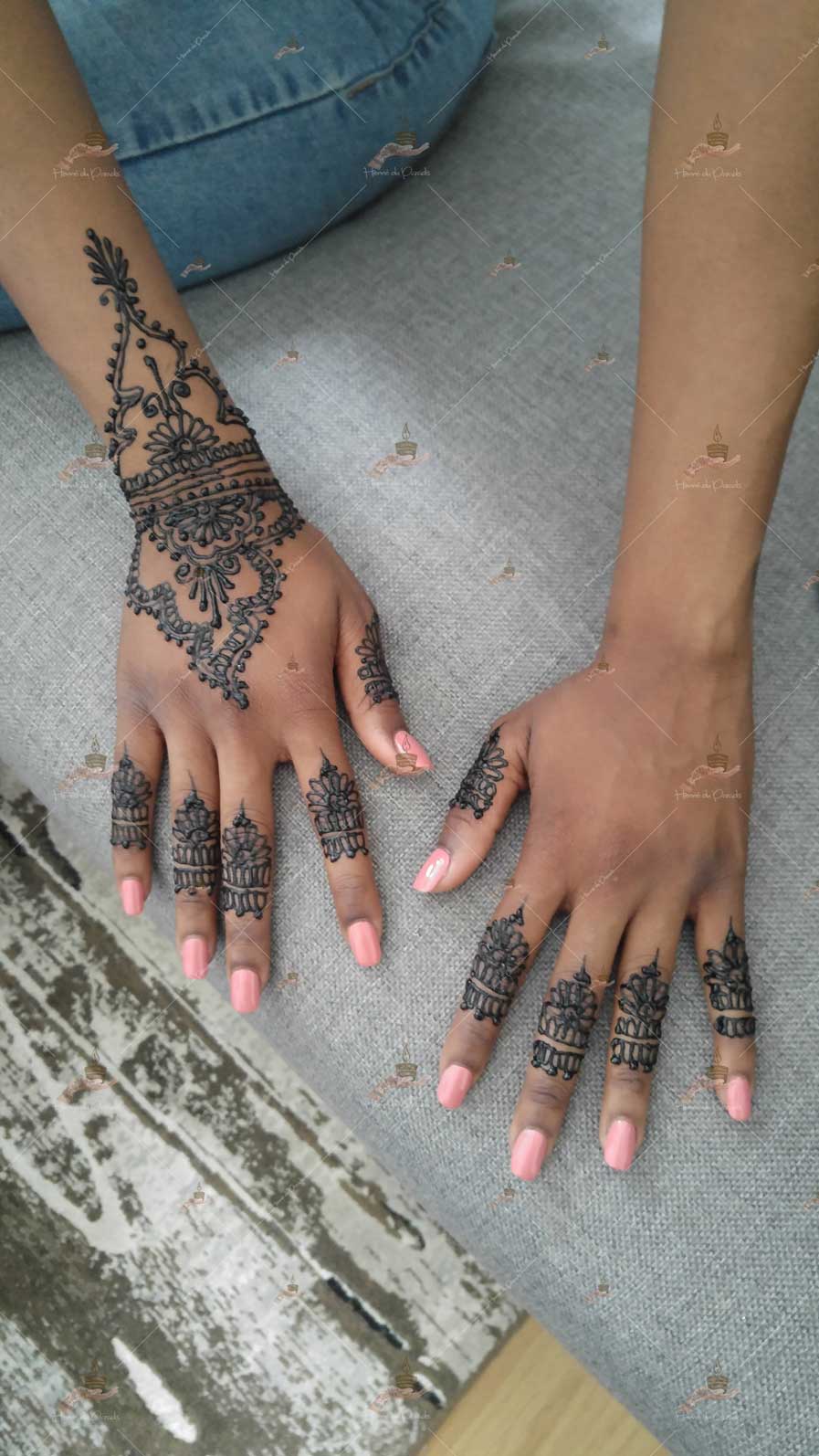 prestation henné du paradis mariage paris naturel henna henne domicile hlel tatouage fiancailles fassi mehendi day pas cher noir blanc rouge ile de france pose 78 yvelines mureaux poissy meulan argenteuil invitee main mariée