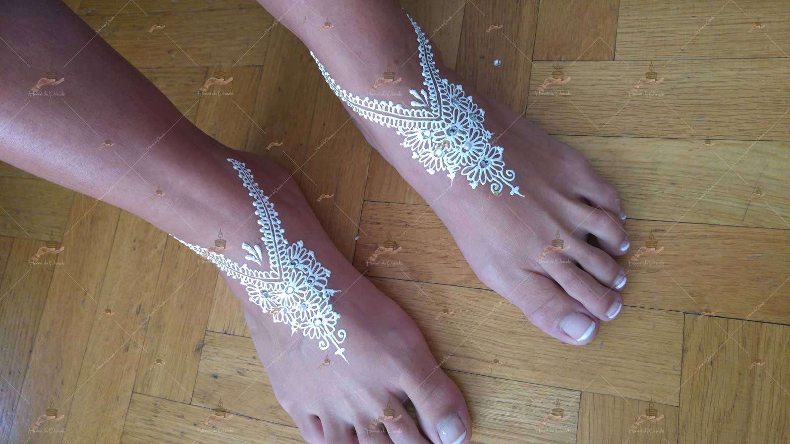 prestation henné du paradis mariage paris naturel henna henne domicile hlel tatouage fiancailles fassi mehendi day pas cher noir blanc rouge ile de france pose 78 yvelines mureaux poissy meulan pieds argenteuil invitee main mariée