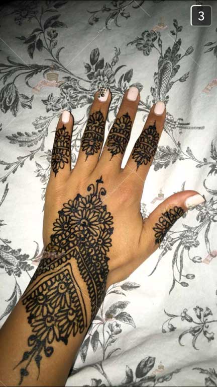 prestation henné du paradis mariage paris naturel henna henne domicile hlel tatouage fiancailles fassi mehendi day pas cher noir blanc rouge ile de france pose 78 yvelines mureaux poissy meulan argenteuil invitee main mariée