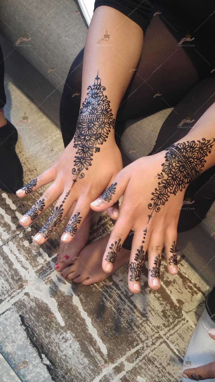 prestation henné du paradis mariage paris naturel henna henne domicile hlel tatouage fiancailles fassi mehendi day pas cher noir blanc rouge ile de france pose 78 yvelines mureaux poissy meulan argenteuil invitee main mariée