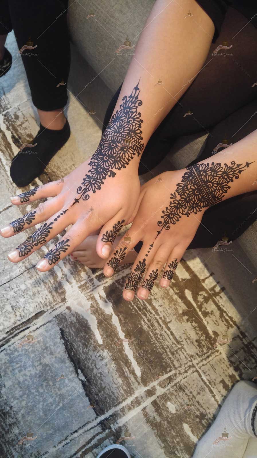 prestation henné du paradis mariage paris naturel henna henne domicile hlel tatouage fiancailles fassi mehendi day pas cher noir blanc rouge ile de france pose 78 yvelines mureaux poissy meulan argenteuil invitee main mariée