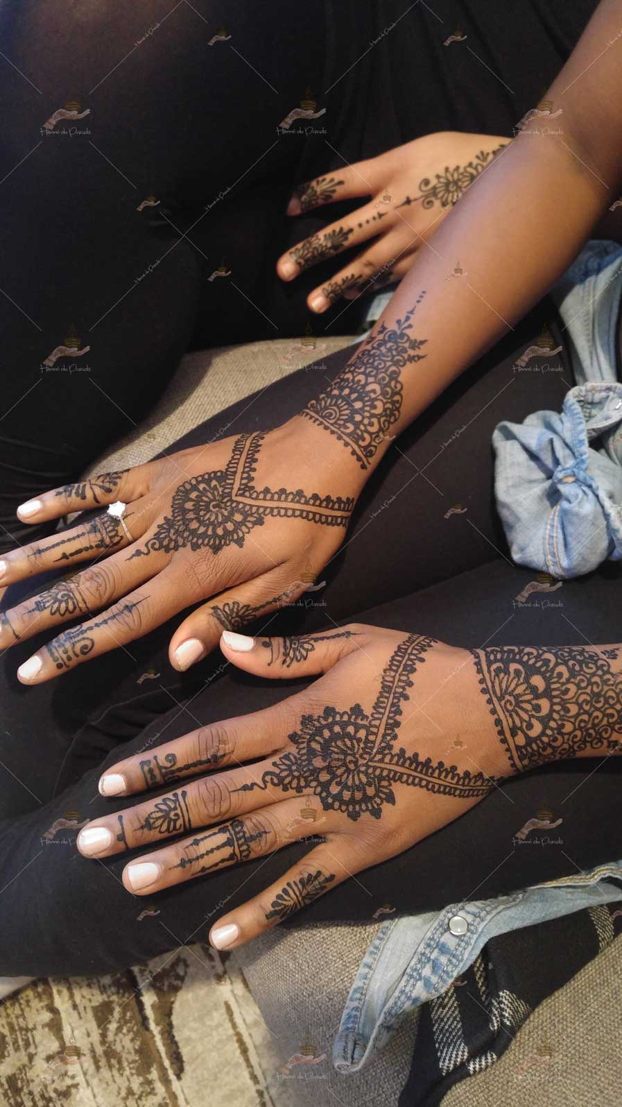 prestation henné du paradis mariage paris naturel henna henne domicile hlel tatouage fiancailles fassi mehendi day pas cher noir blanc rouge ile de france pose 78 yvelines mureaux poissy meulan argenteuil invitee main mariée