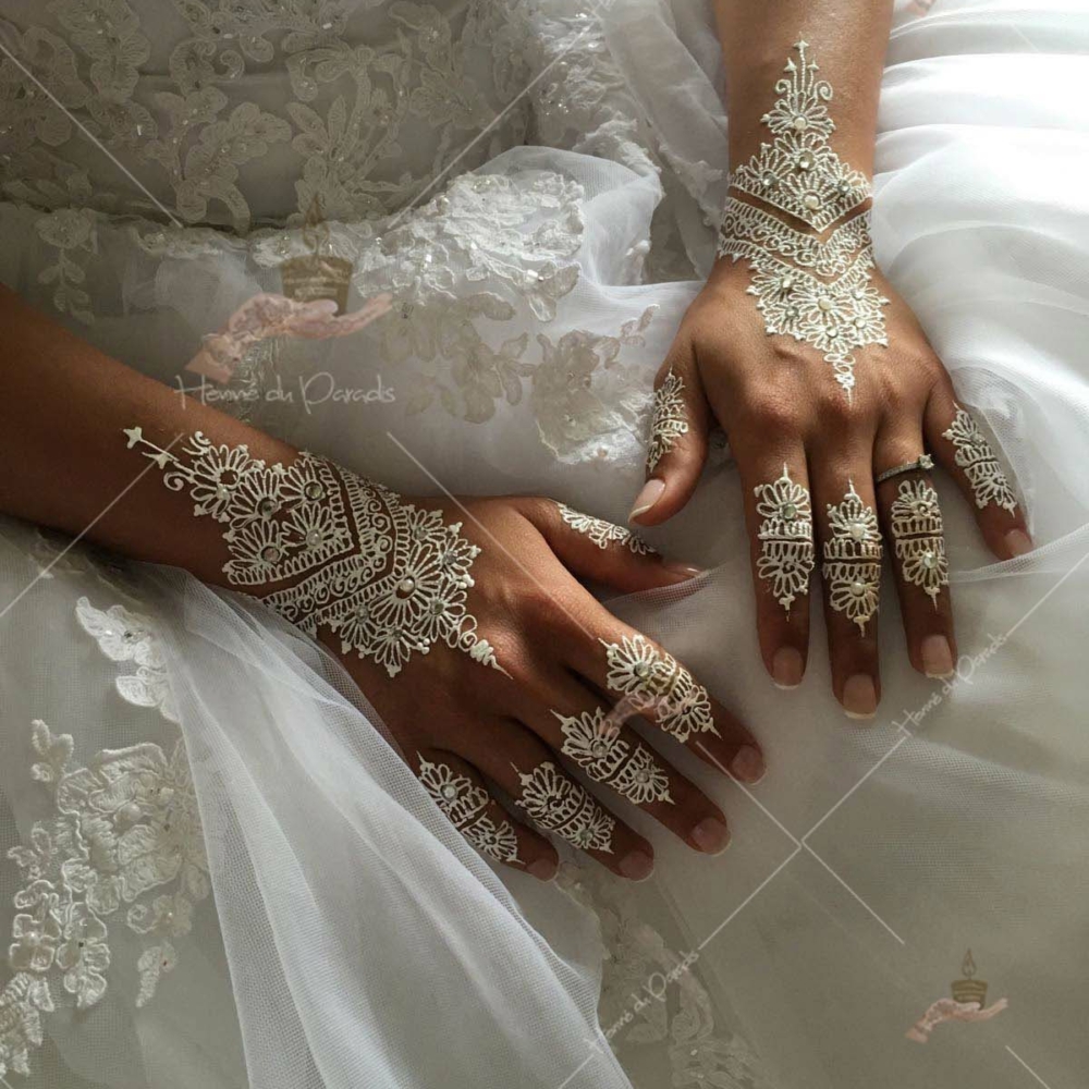 prestation henné du paradis mariage paris naturel henna henne domicile hlel tatouage fiancailles fassi mehendi day pas cher noir blanc rouge ile de france pose 78 yvelines mureaux poissy meulan argenteuil invitee main mariée