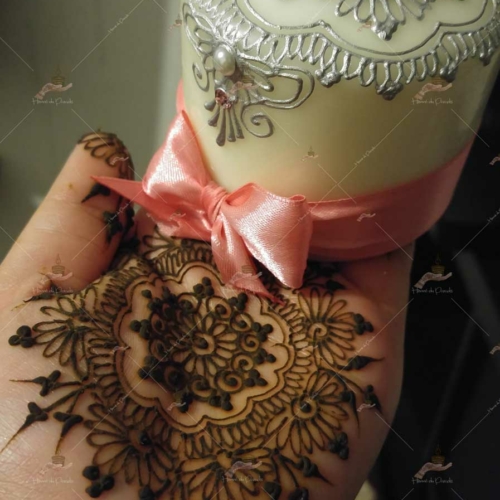 prestation henné du paradis mariage paris naturel henna henne domicile hlel tatouage fiancailles fassi mehendi day pas cher noir blanc rouge ile de france pose 78 yvelines mureaux poissy meulan argenteuil invitee main mariée