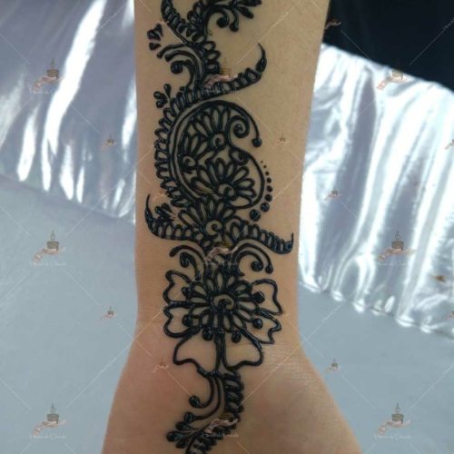 prestation henné du paradis mariage paris naturel henna henne domicile hlel tatouage fiancailles fassi mehendi day pas cher noir blanc rouge ile de france pose 78 yvelines mureaux poissy meulan argenteuil invitee main mariée