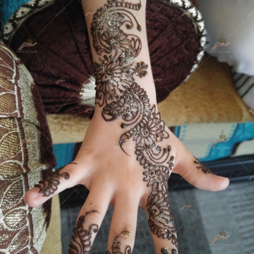 prestation henné du paradis enfant mariage paris naturel henna henne domicile hlel tatouage fiancailles fassi mehendi day pas cher noir blanc rouge ile de france pose 78 yvelines mureaux poissy meulan argenteuil invitee main mariée