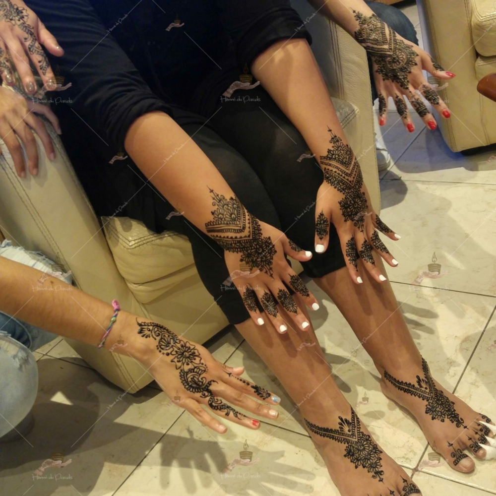 prestation henné du paradis mariage paris naturel henna henne domicile hlel tatouage fiancailles fassi mehendi day pas cher noir blanc rouge ile de france pose 78 yvelines mureaux poissy pieds meulan argenteuil invitee main mariée