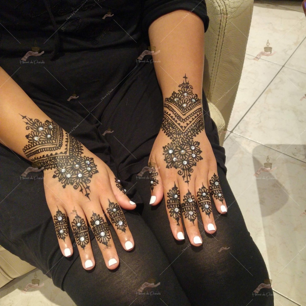 prestation henné du paradis mariage paris naturel henna henne domicile hlel tatouage fiancailles fassi mehendi day pas cher noir blanc rouge ile de france pose 78 yvelines mureaux poissy meulan argenteuil invitee main mariée