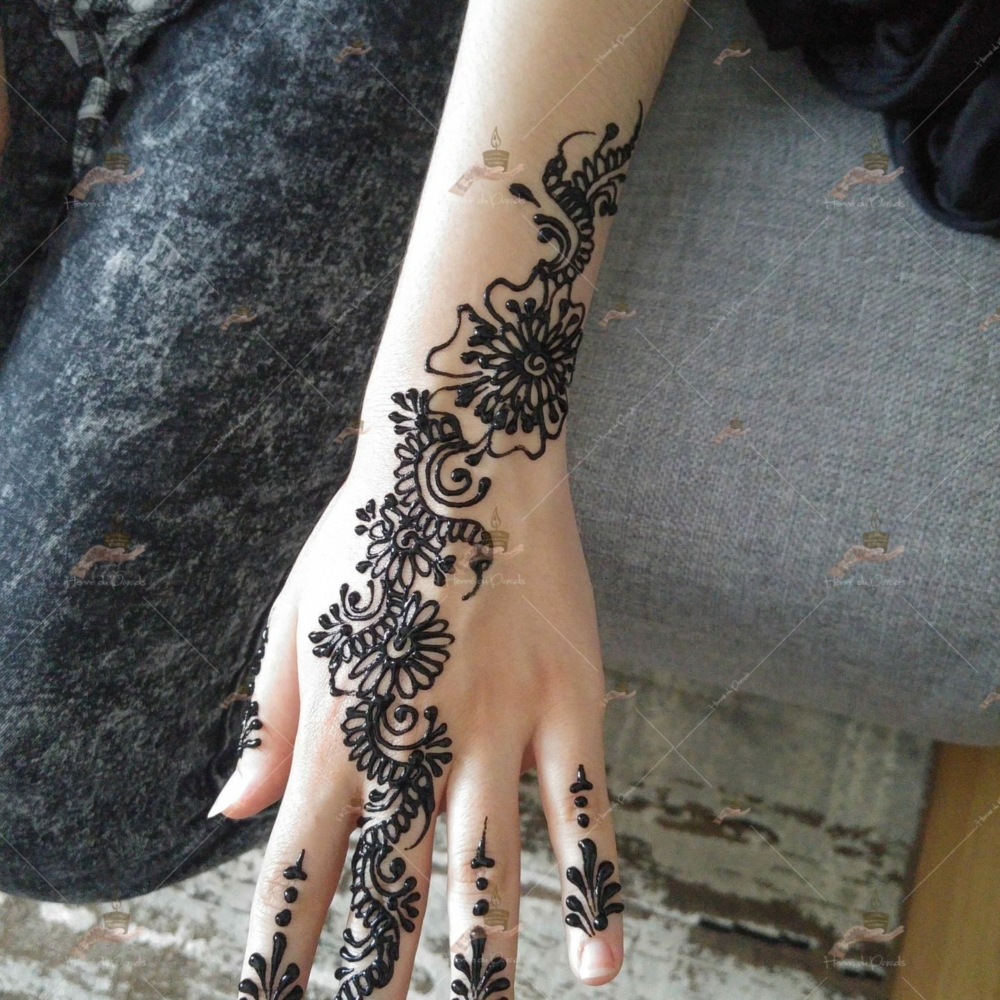 prestation henné du paradis mariage paris naturel henna henne domicile hlel tatouage fiancailles fassi mehendi day pas cher noir blanc rouge ile de france pose 78 yvelines mureaux poissy meulan argenteuil invitee main mariée