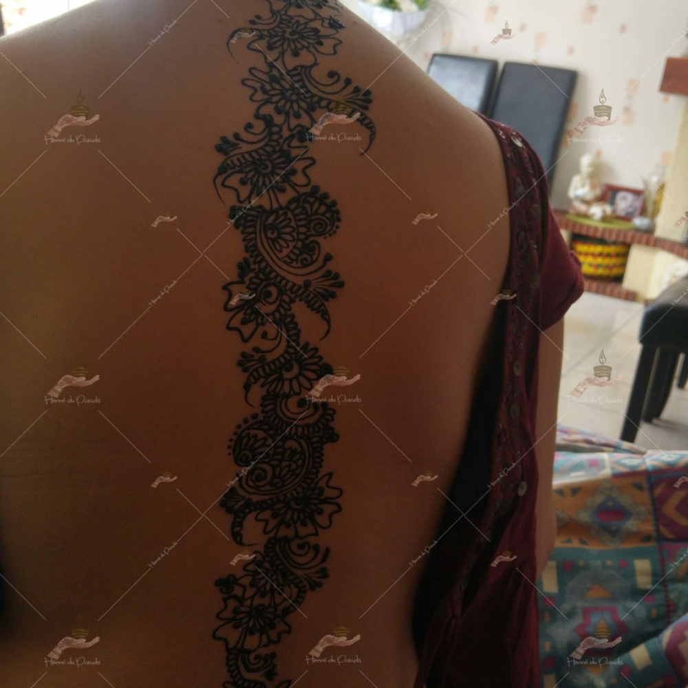 prestation henné du paradis mariage paris naturel henna henne domicile hlel tatouage fiancailles fassi mehendi day pas cher noir blanc rouge ile de france pose 78 yvelines mureaux poissy meulan dos argenteuil invitee main mariée