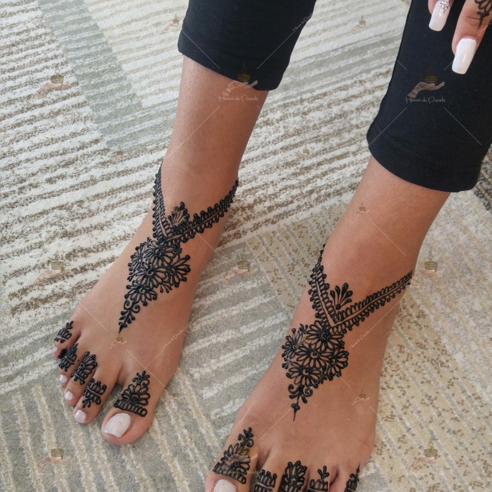 prestation henné du paradis mariage paris naturel henna henne domicile hlel tatouage fiancailles fassi mehendi day pas cher noir blanc rouge ile de france pose 78 yvelines mureaux poissy meulan argenteuil invitee main mariée