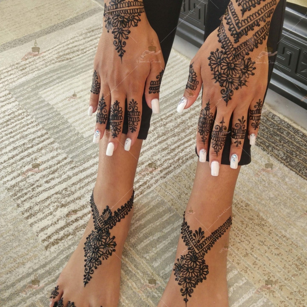 prestation henné du paradis mariage paris naturel henna henne domicile hlel tatouage fiancailles fassi mehendi day pas cher noir blanc rouge ile de france pose 78 yvelines mureaux poissy meulan argenteuil invitee main mariée