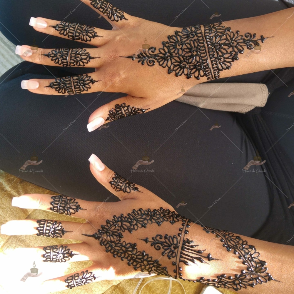 prestation henné du paradis mariage paris naturel henna henne domicile hlel tatouage fiancailles fassi mehendi day pas cher noir blanc rouge ile de france pose 78 yvelines mureaux poissy meulan argenteuil invitee main mariée