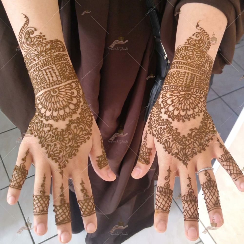 prestation henné du paradis mariage paris naturel henna henne domicile hlel tatouage fiancailles fassi mehendi day pas cher noir blanc rouge ile de france pose 78 yvelines mureaux poissy meulan argenteuil invitee main mariée