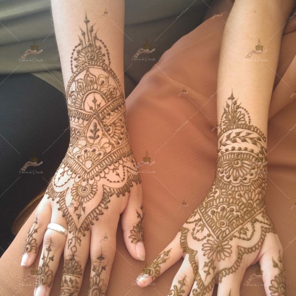 prestation henné du paradis mariage paris naturel henna henne domicile hlel tatouage fiancailles fassi mehendi day pas cher noir blanc rouge ile de france pose 78 yvelines mureaux poissy meulan argenteuil invitee main mariée