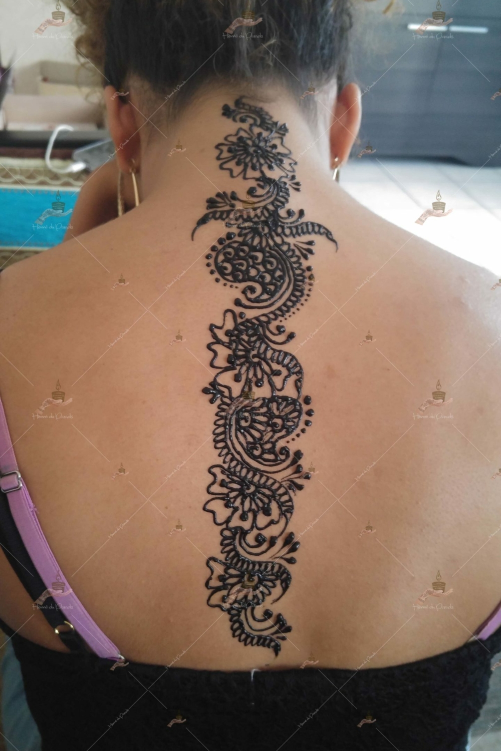 prestation henné du paradis mariage paris naturel henna henne domicile hlel tatouage fiancailles fassi mehendi day pas cher noir blanc rouge ile de france pose 78 yvelines mureaux dos poissy meulan argenteuil invitee main mariée