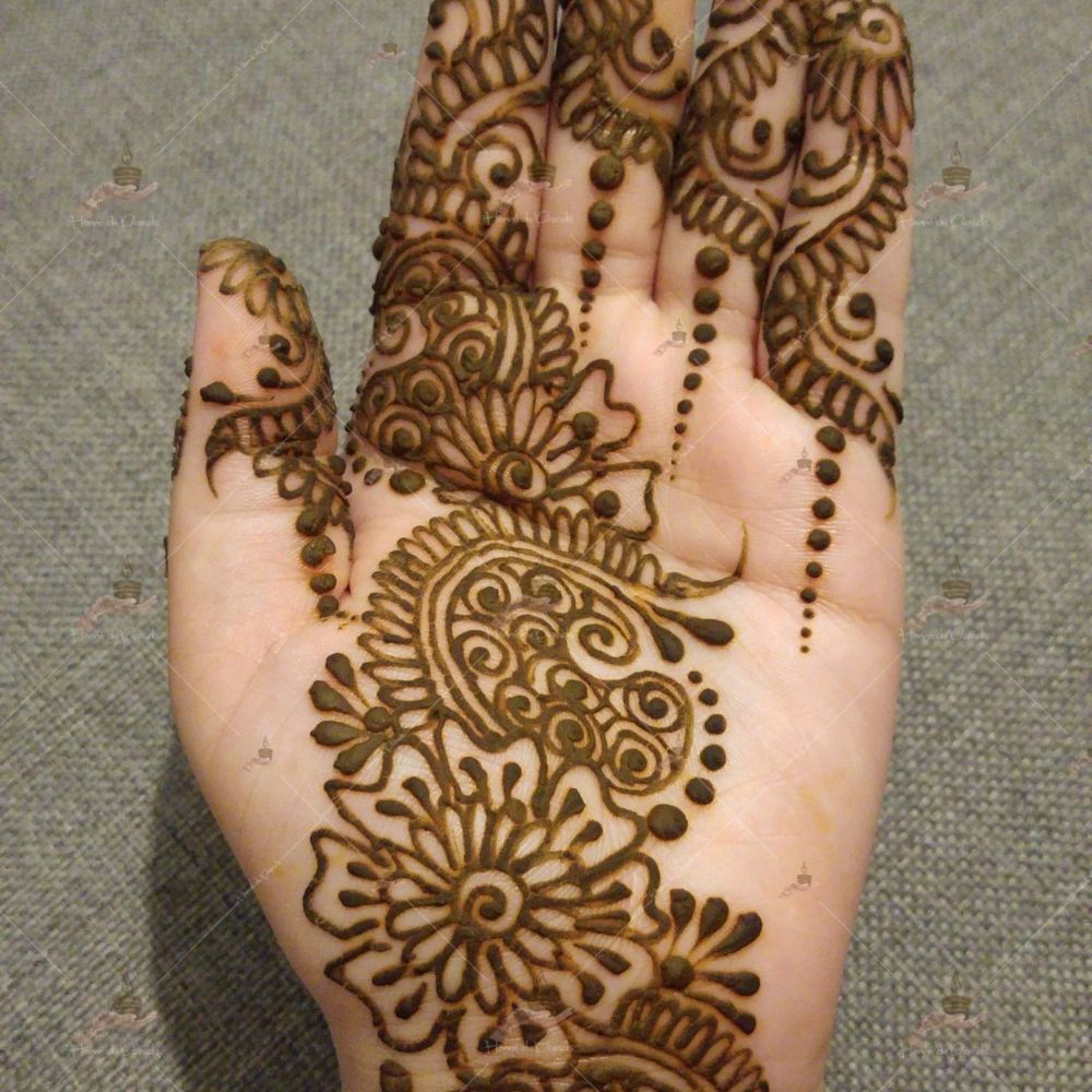 prestation henné du paradis mariage paris naturel henna henne domicile hlel tatouage fiancailles fassi mehendi day pas cher noir blanc rouge ile de france pose 78 yvelines mureaux poissy meulan argenteuil invitee main mariée