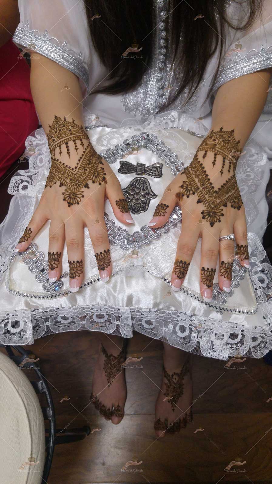 prestation henné du paradis mariage paris naturel henna henne domicile hlel tatouage fiancailles fassi mehendi day pas cher noir blanc rouge ile de france pose 78 yvelines mureaux poissy meulan argenteuil invitee main mariée