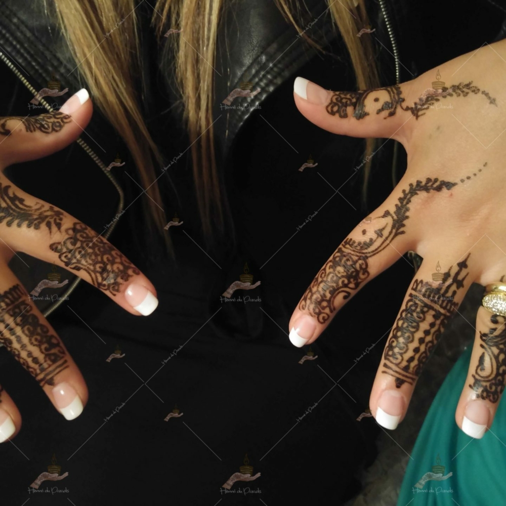prestation henné du paradis mariage paris naturel henna henne domicile hlel tatouage fiancailles fassi mehendi day pas cher noir blanc rouge ile de france pose 78 yvelines mureaux poissy meulan argenteuil invitee main mariée