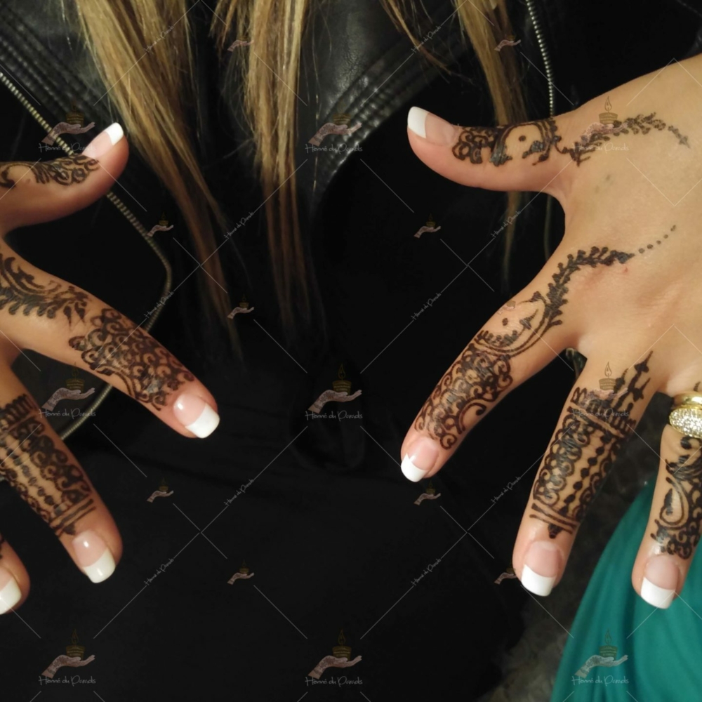 prestation henné du paradis mariage paris naturel henna henne domicile hlel tatouage fiancailles fassi mehendi day pas cher noir blanc rouge ile de france pose 78 yvelines mureaux poissy meulan argenteuil invitee main mariée