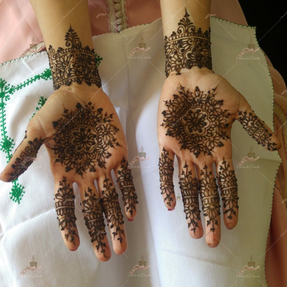 prestation henné du paradis mariage paris naturel henna henne domicile hlel tatouage fiancailles fassi mehendi day pas cher noir blanc rouge ile de france pose 78 yvelines mureaux poissy meulan argenteuil invitee main mariée