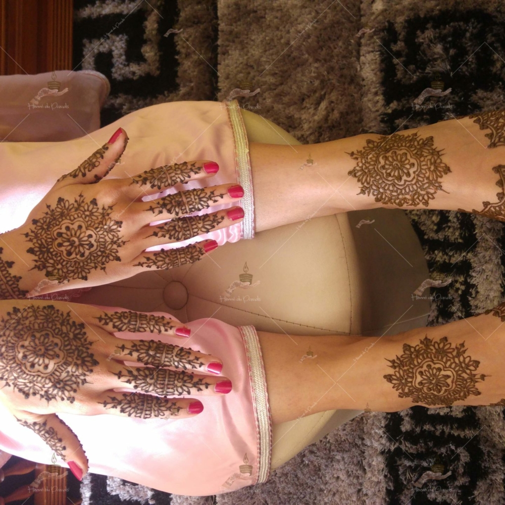 prestation henné du paradis mariage paris naturel henna henne domicile hlel tatouage fiancailles fassi mehendi day pas cher noir blanc rouge ile de france pose 78 yvelines mureaux poissy meulan argenteuil invitee main mariée