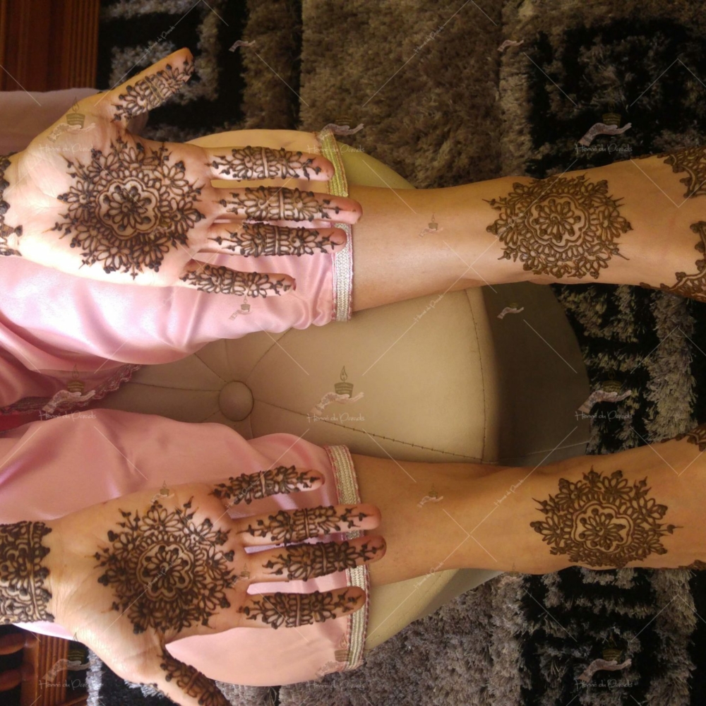 prestation henné du paradis mariage paris naturel henna henne domicile hlel tatouage fiancailles fassi mehendi day pas cher noir blanc rouge ile de france pose 78 yvelines mureaux poissy meulan argenteuil invitee main mariée