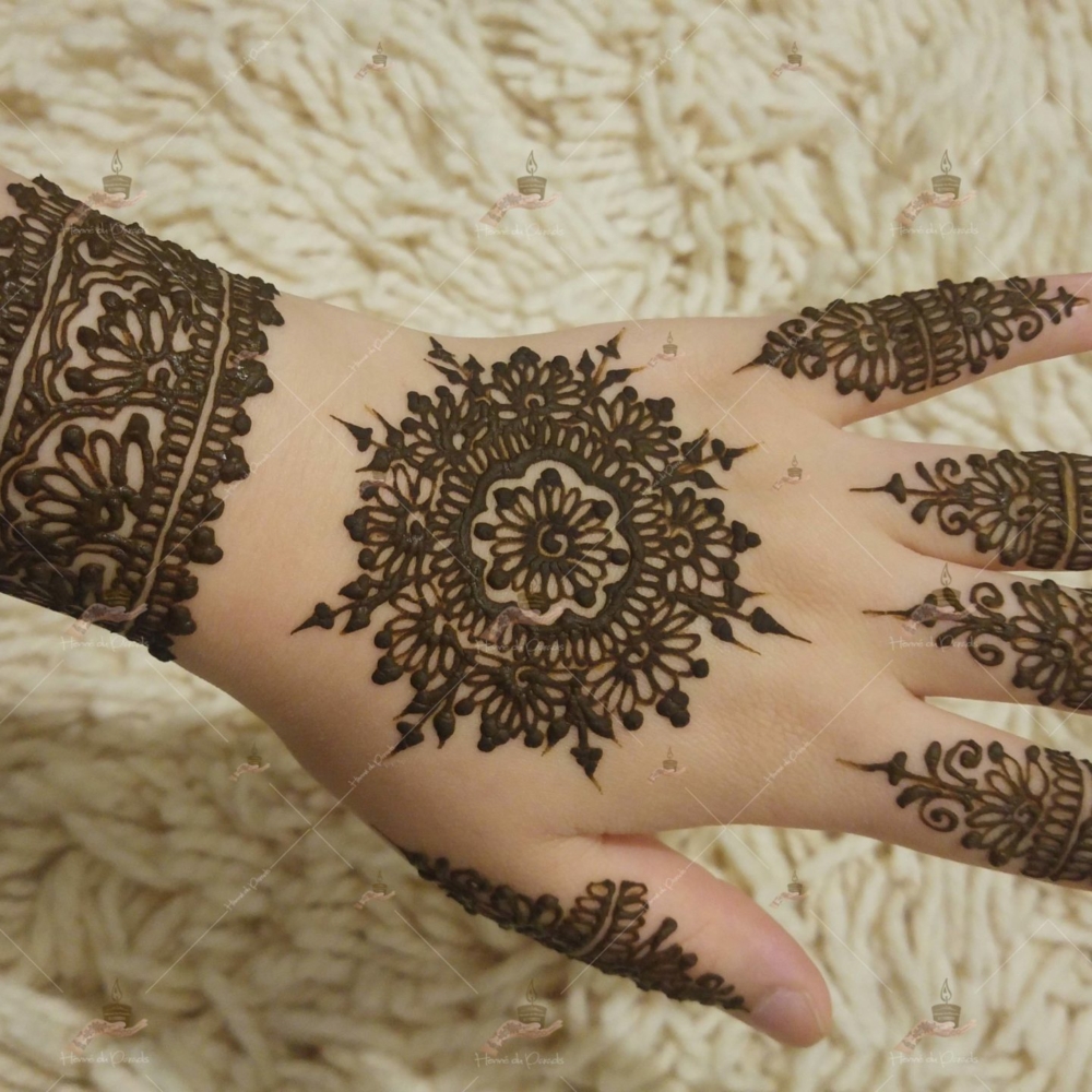 prestation henné du paradis mariage paris naturel henna henne domicile hlel tatouage fiancailles fassi mehendi day pas cher noir blanc rouge ile de france pose 78 yvelines mureaux poissy meulan argenteuil invitee main mariée