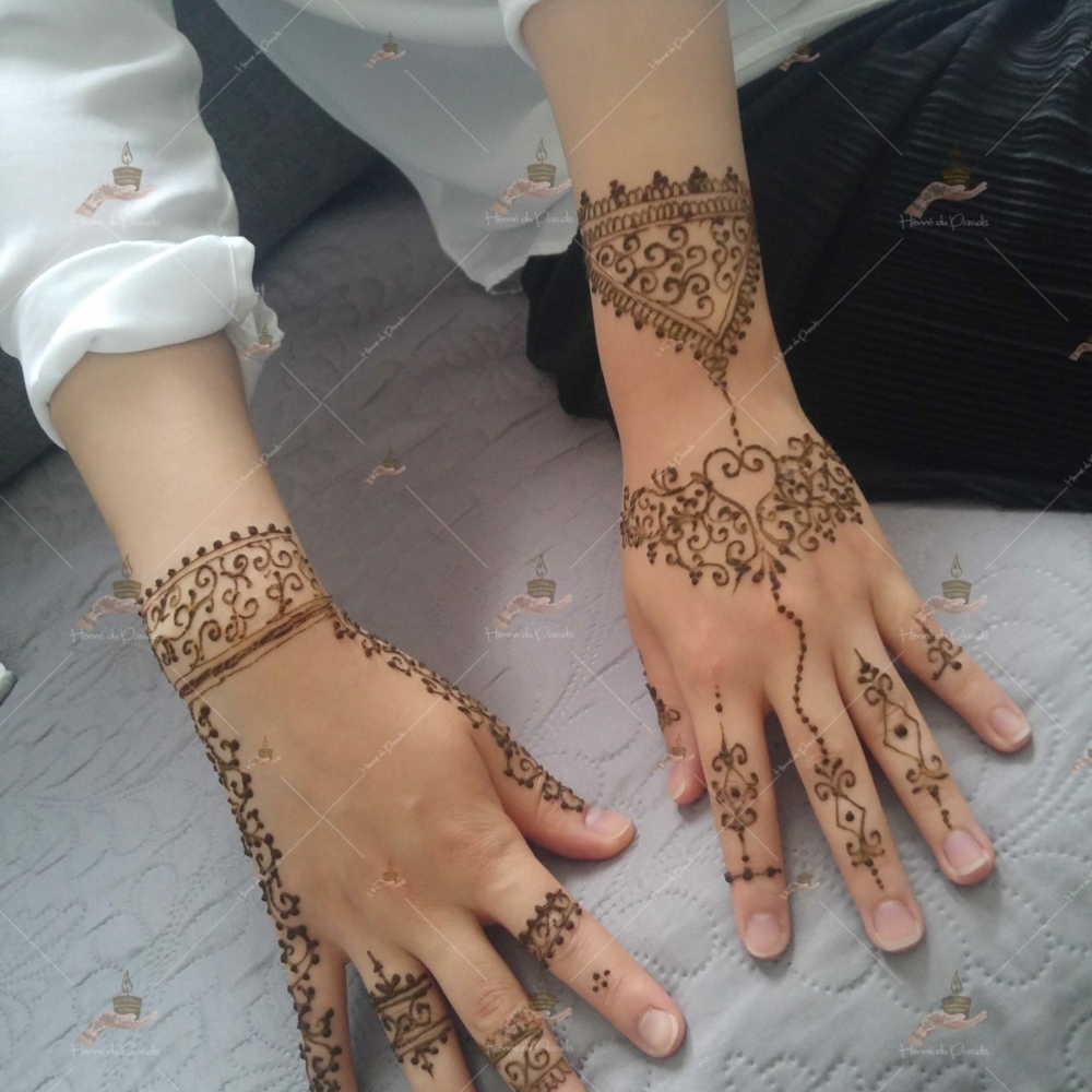 prestation henné du paradis mariage paris naturel henna henne domicile hlel tatouage fiancailles fassi mehendi day pas cher noir blanc rouge ile de france pose 78 yvelines mureaux poissy meulan argenteuil invitee main mariée