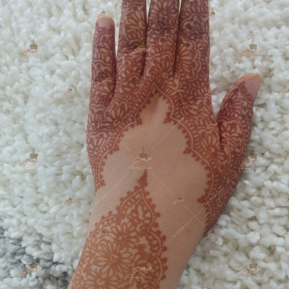 prestation henné du paradis mariage paris naturel henna henne domicile hlel tatouage fiancailles fassi mehendi day pas cher noir blanc rouge ile de france pose 78 yvelines mureaux poissy meulan argenteuil invitee main mariée