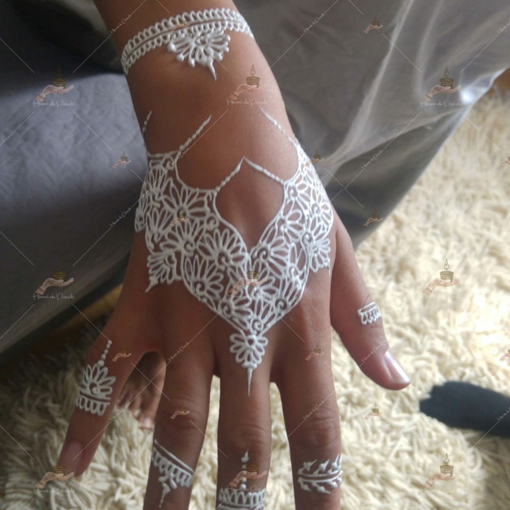 prestation henné du paradis mariage paris naturel henna henne domicile hlel tatouage fiancailles fassi mehendi day pas cher noir blanc rouge ile de france pose 78 yvelines mureaux poissy meulan argenteuil invitee main mariée