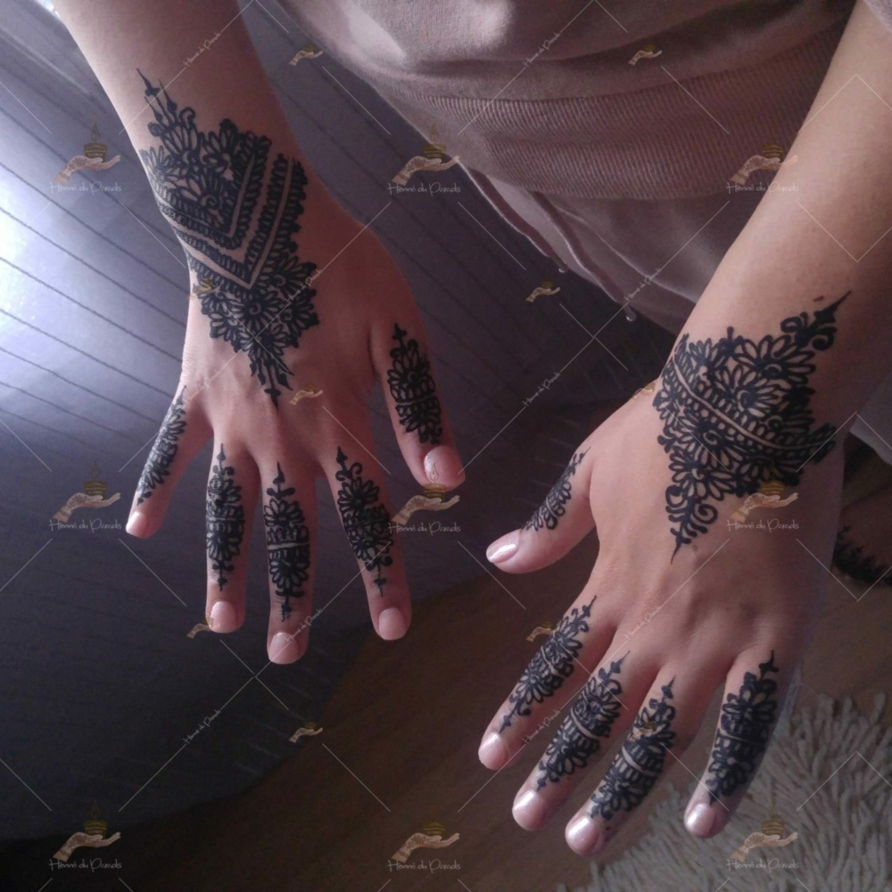 prestation henné du paradis mariage paris naturel henna henne domicile hlel tatouage fiancailles fassi mehendi day pas cher noir blanc rouge ile de france pose 78 yvelines mureaux poissy meulan argenteuil invitee main mariée