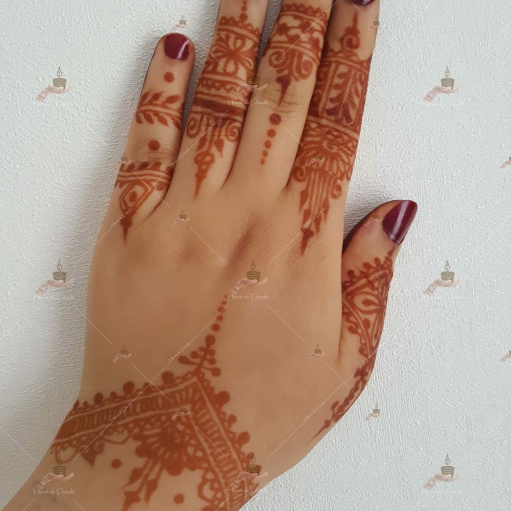 prestation henné du paradis mariage paris naturel henna henne domicile hlel tatouage fiancailles fassi mehendi day pas cher noir blanc rouge ile de france pose 78 yvelines mureaux poissy meulan argenteuil invitee main mariée