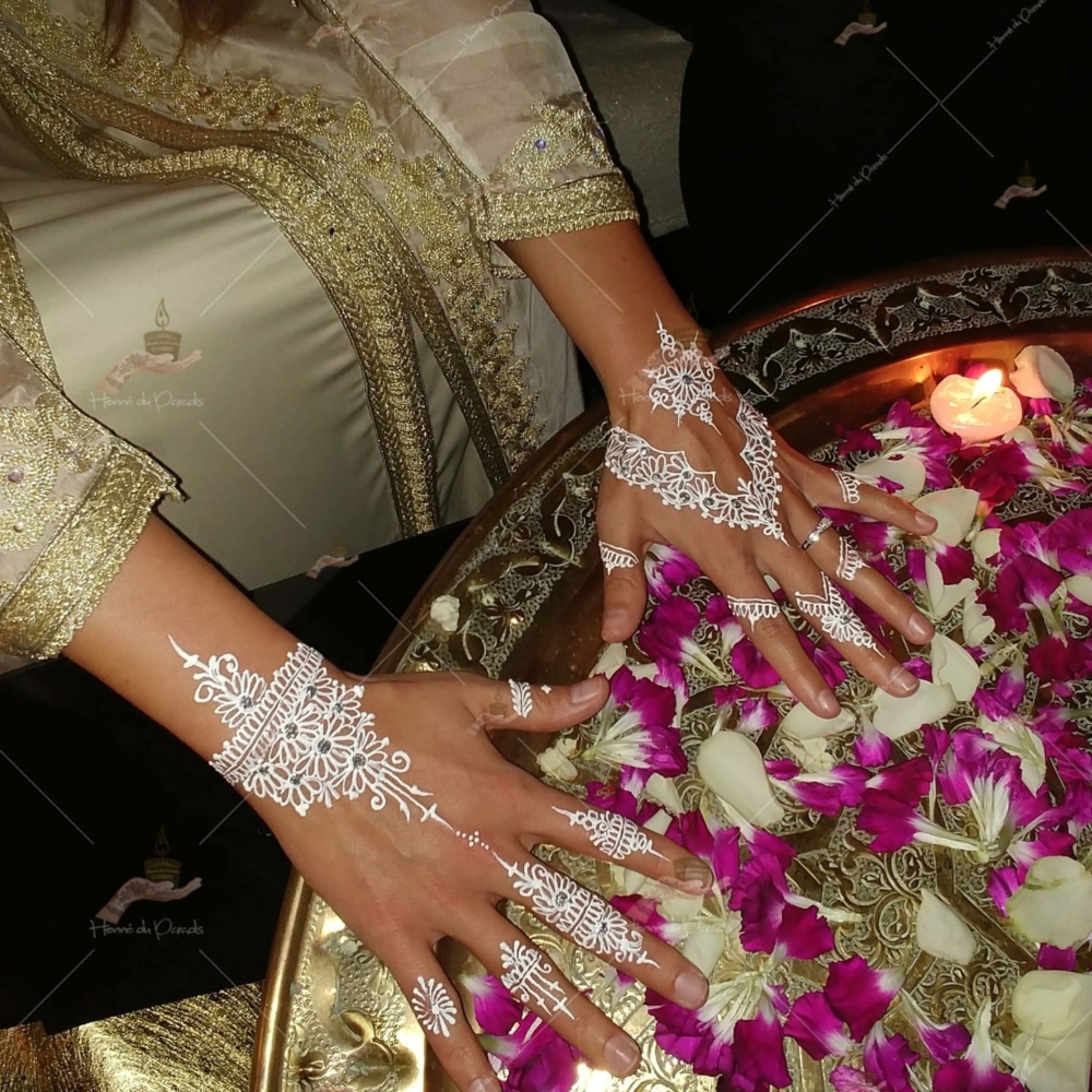 prestation henné du paradis mariage paris naturel henna henne domicile hlel tatouage fiancailles fassi mehendi day pas cher noir blanc rouge ile de france pose 78 yvelines mureaux poissy meulan argenteuil invitee main mariée