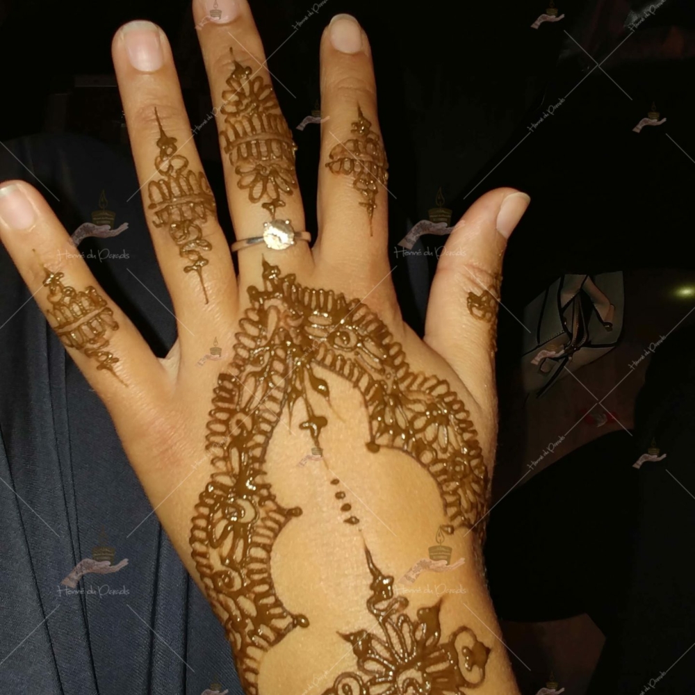 prestation henné du paradis mariage paris naturel henna henne domicile hlel tatouage fiancailles fassi mehendi day pas cher noir blanc rouge ile de france pose 78 yvelines mureaux poissy meulan argenteuil invitee main mariée