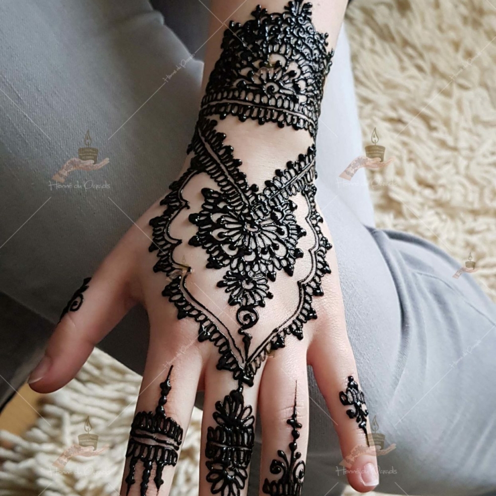 prestation henné du paradis mariage paris naturel henna henne domicile hlel tatouage fiancailles fassi mehendi day pas cher noir blanc rouge ile de france pose 78 yvelines mureaux poissy meulan argenteuil invitee main mariée