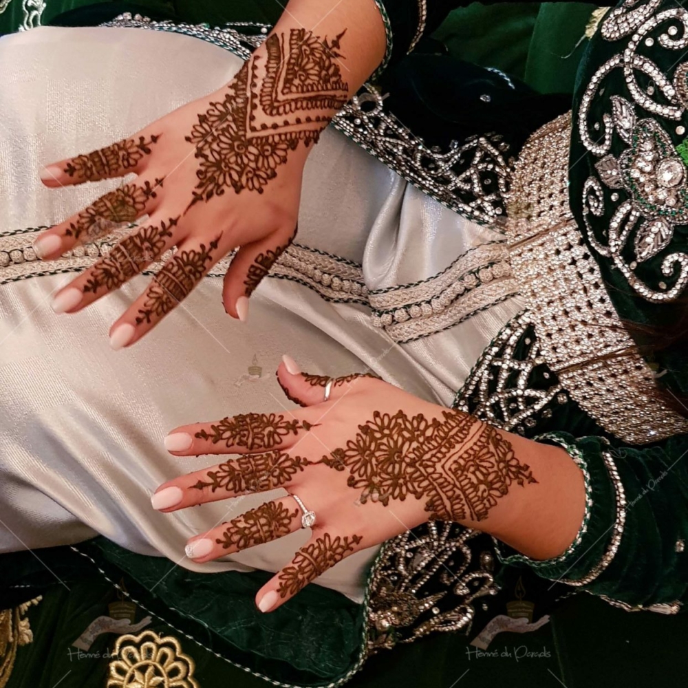 prestation henné du paradis mariage paris naturel henna henne domicile hlel tatouage fiancailles fassi mehendi day pas cher noir blanc rouge ile de france pose 78 yvelines mureaux poissy meulan argenteuil invitee main mariée