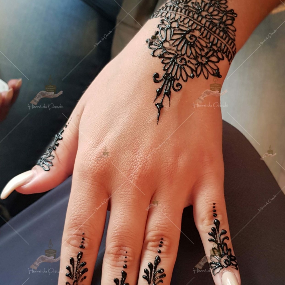 prestation henné du paradis mariage paris naturel henna henne domicile hlel tatouage fiancailles fassi mehendi day pas cher noir blanc rouge ile de france pose 78 yvelines mureaux poissy meulan argenteuil invitee main mariée