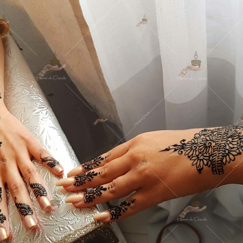 prestation henné du paradis mariage paris naturel henna henne domicile hlel tatouage fiancailles fassi mehendi day pas cher noir blanc rouge ile de france pose 78 yvelines mureaux poissy meulan argenteuil invitee main mariée