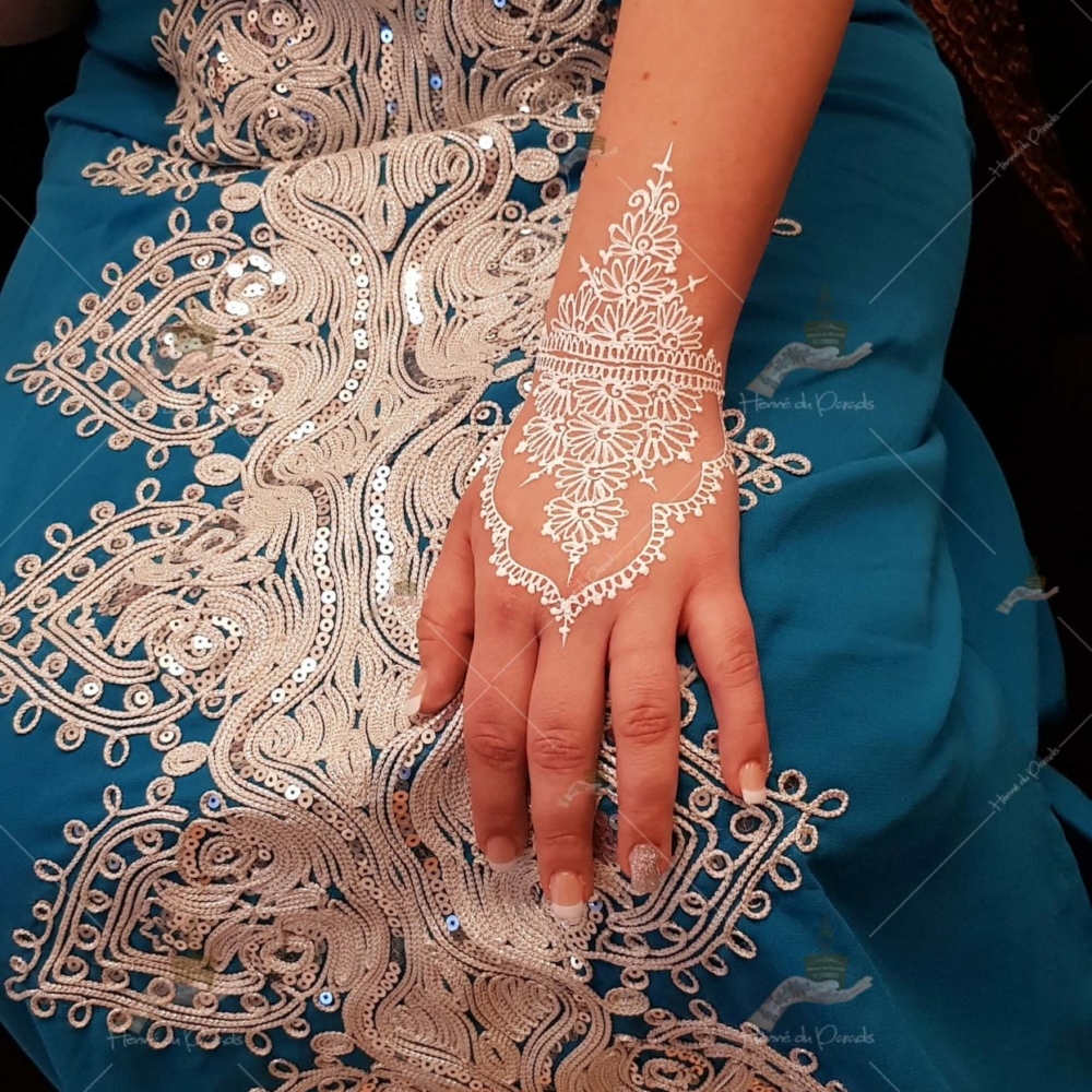 prestation henné du paradis mariage paris naturel henna henne domicile hlel tatouage fiancailles fassi mehendi day pas cher noir blanc rouge ile de france pose 78 yvelines mureaux poissy meulan argenteuil invitee main mariée