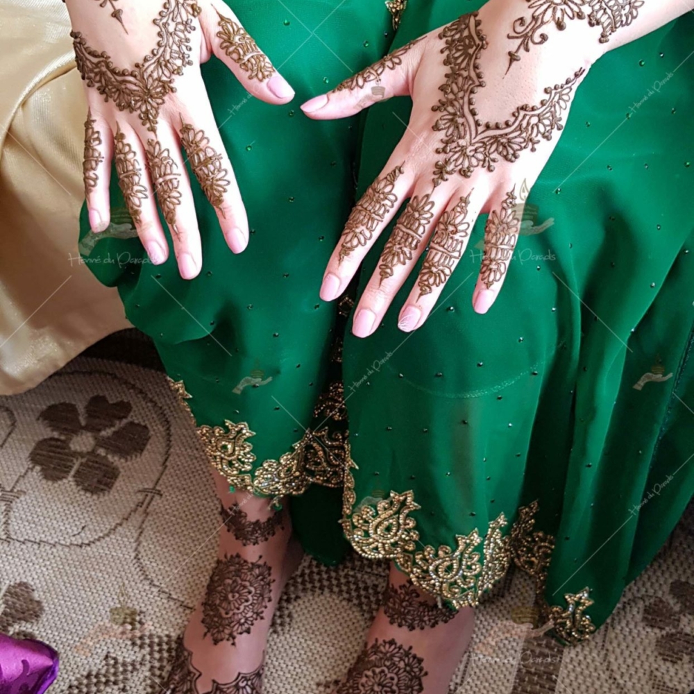 prestation henné du paradis mariage paris naturel henna henne domicile hlel tatouage fiancailles fassi mehendi day pas cher noir blanc rouge ile de france pose 78 yvelines mureaux poissy meulan argenteuil invitee main mariée