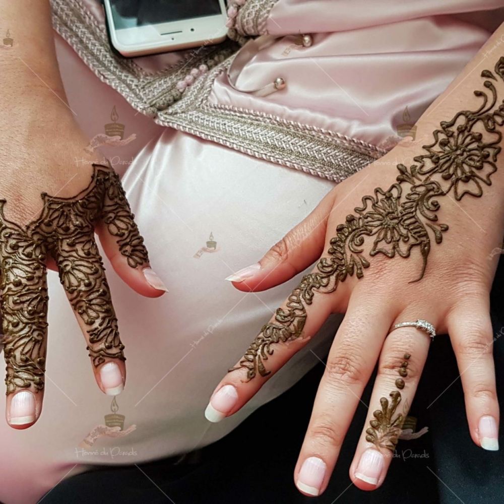 prestation henné du paradis mariage paris naturel henna henne domicile hlel tatouage fiancailles fassi mehendi day pas cher noir blanc rouge ile de france pose 78 yvelines mureaux poissy meulan argenteuil invitee main mariée