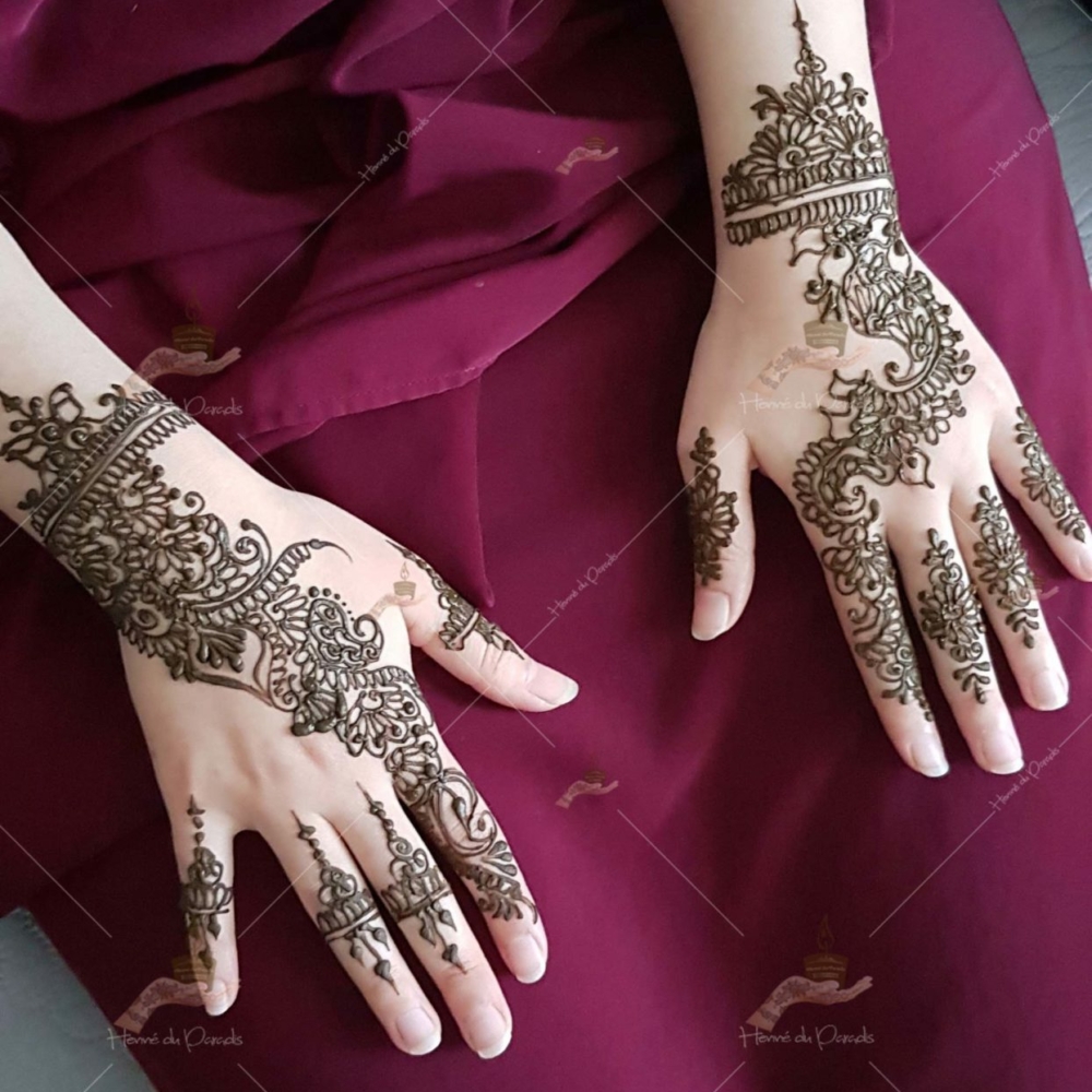 prestation henné du paradis mariage paris naturel henna henne domicile hlel tatouage fiancailles fassi mehendi day pas cher noir blanc rouge ile de france pose 78 yvelines mureaux poissy meulan argenteuil invitee main mariée