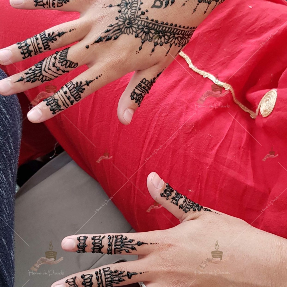 prestation henné du paradis mariage paris naturel henna henne domicile hlel tatouage fiancailles fassi mehendi day pas cher noir blanc rouge ile de france pose 78 yvelines mureaux poissy meulan argenteuil invitee main mariée